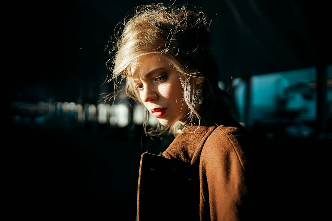 Portrait of a woman with blonde hair, gallery producer